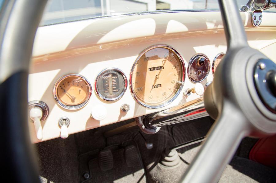 Панель приборов BMW 319 Cabriolet 1935 года  (фото 6 из 17)